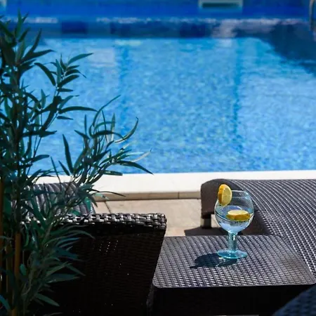 In Okrug Gornji With Sea View, Terrace, Air Conditioning, Wifi 5134-4 特罗吉尔