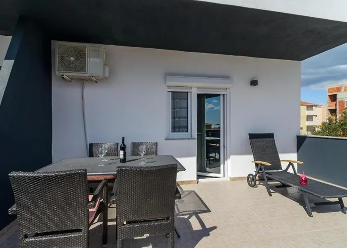 In Okrug Gornji With Sea View, Terrace, Air Conditioning, Wifi 5134-4 Apartment