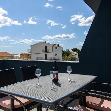 In Okrug Gornji With Sea View, Terrace, Air Conditioning, Wifi 5134-4 아파트 트로기르