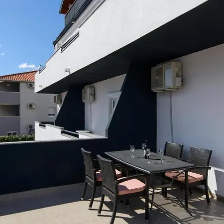 In Okrug Gornji With Sea View, Terrace, Air Conditioning, Wifi 5134-4 Traù