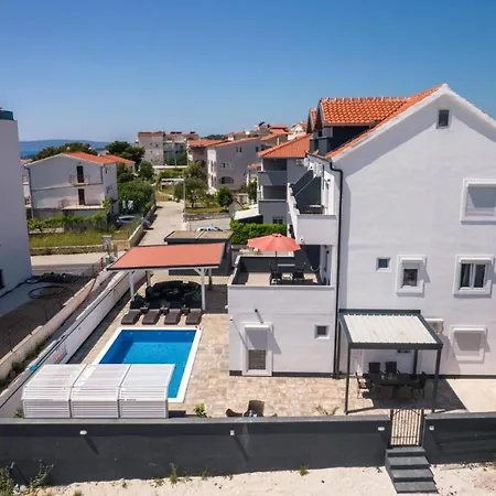 In Okrug Gornji With Sea View, Terrace, Air Conditioning, Wifi 5134-4 Appartamento Traù